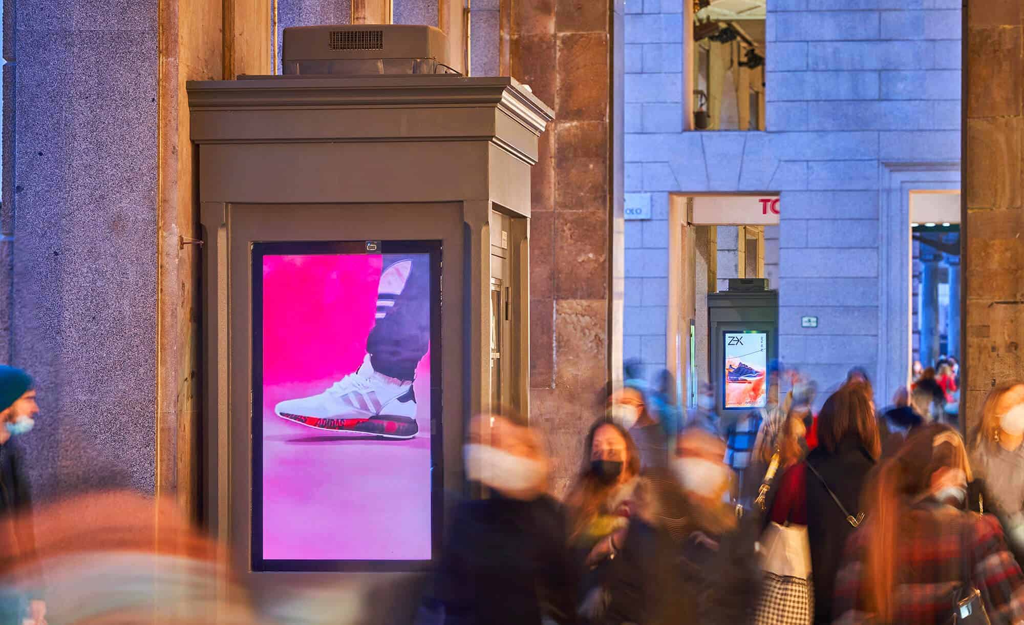 Domminaction Circuito Digitali in Piazza Duomo a Milano con Adidas (Fashion)