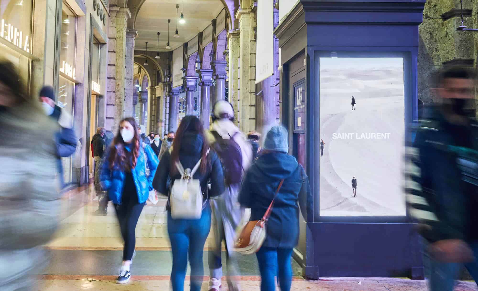 Circuito Digitale LCD Domminaction a Milano con Saint Laurent (fashion)