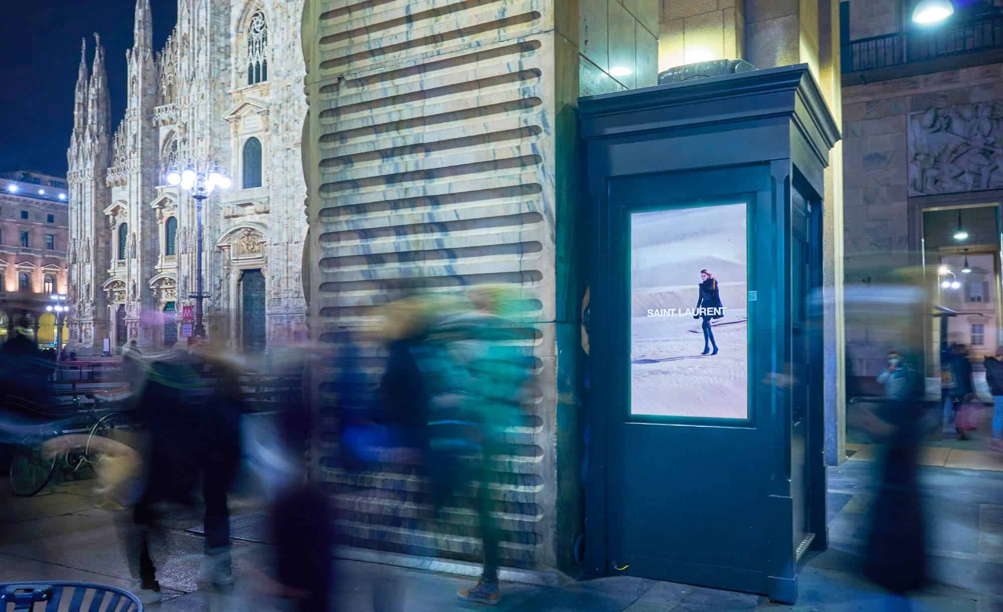 Domminaction Circuito Digitali in Piazza Duomo a Milano con Saint Laurent (Fashion)