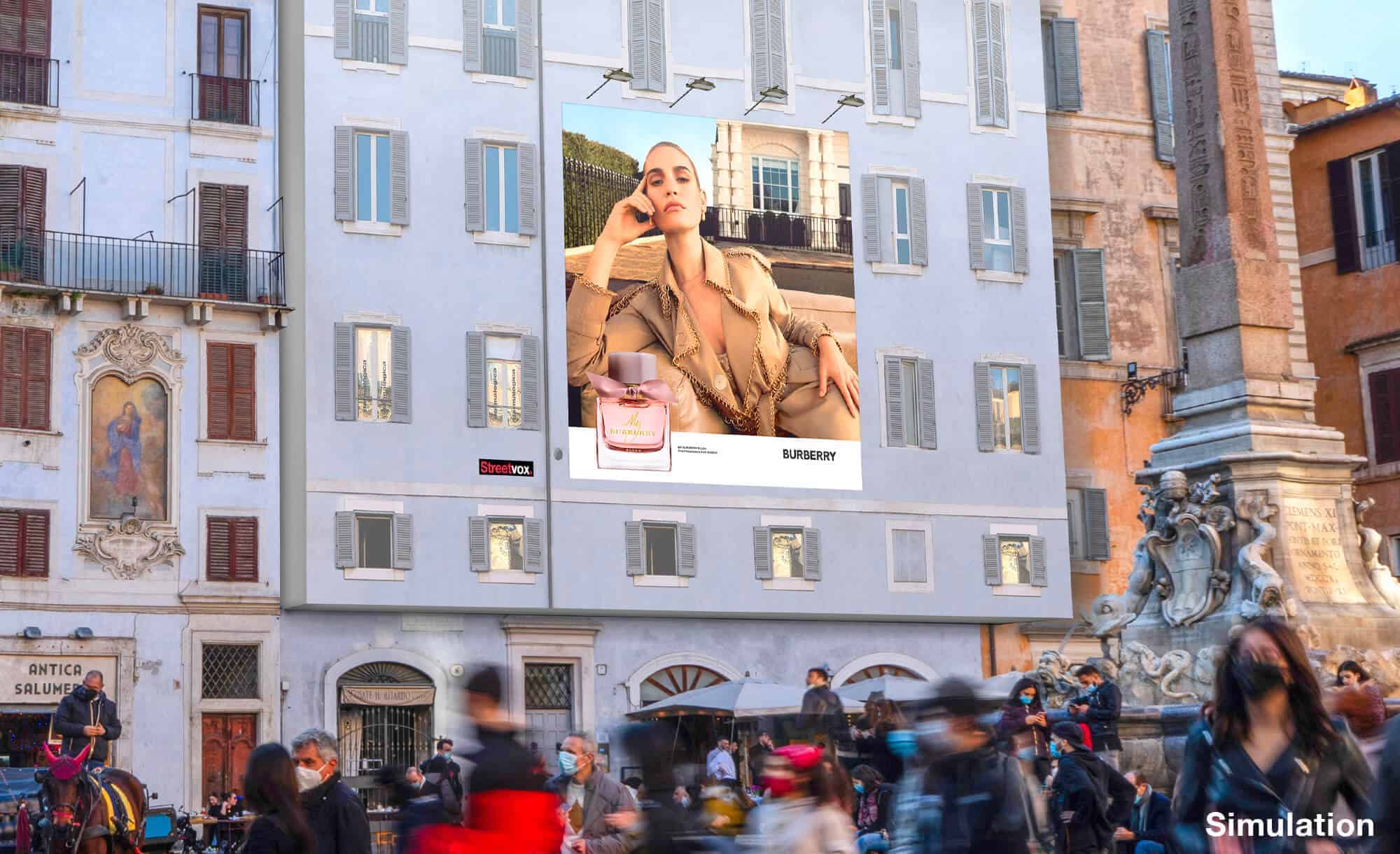 Maxi Affissione a Roma in Piazza del Pantheon con Burberry (Fashion)