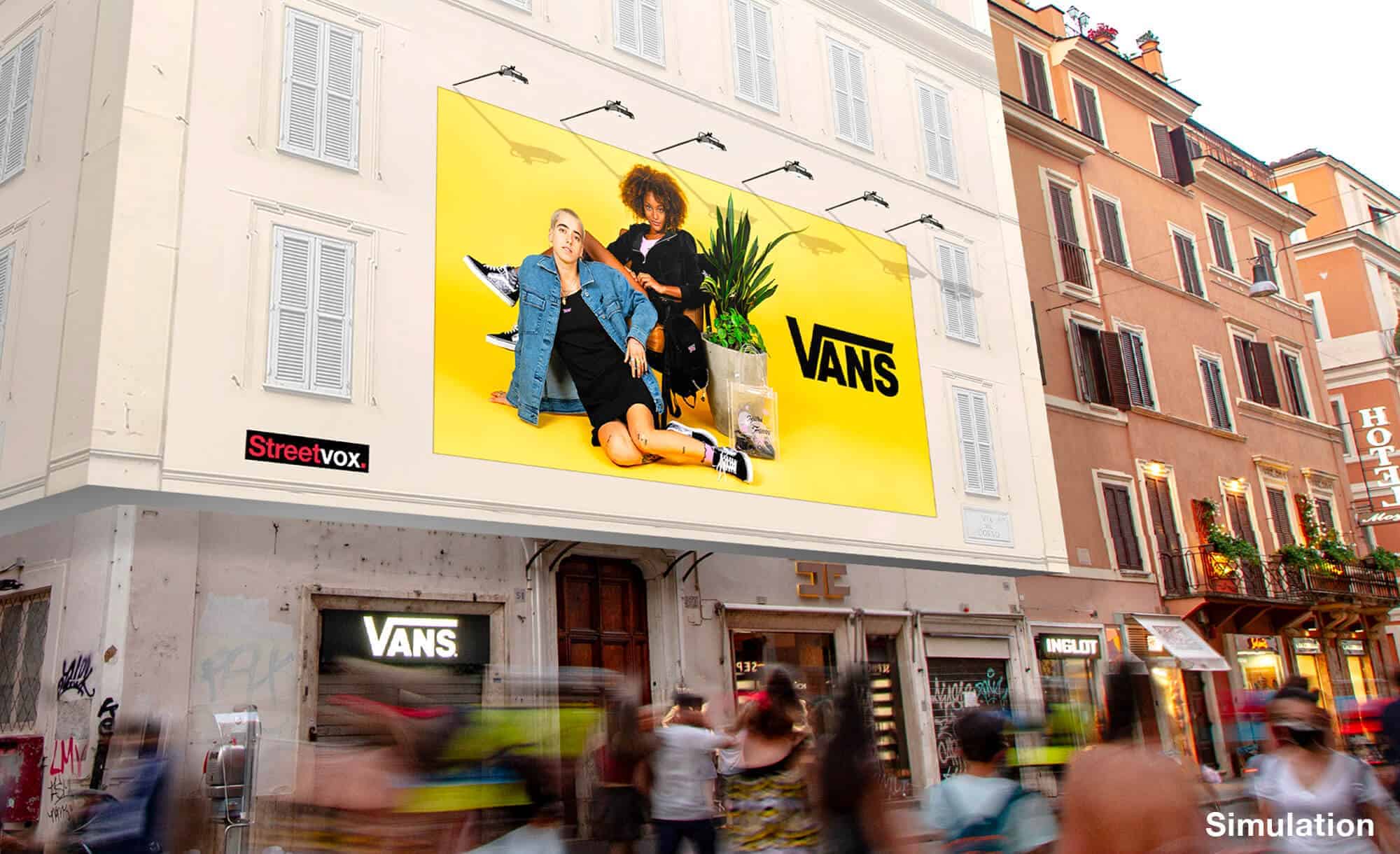 Maxi Affissione a Roma in Via del Corso 52 con Vans (Fashion)