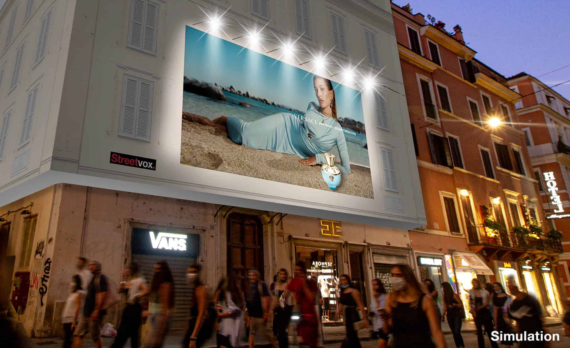 Maxi Affissione a Roma in Via del Corso 52 con Versace (Fashion)