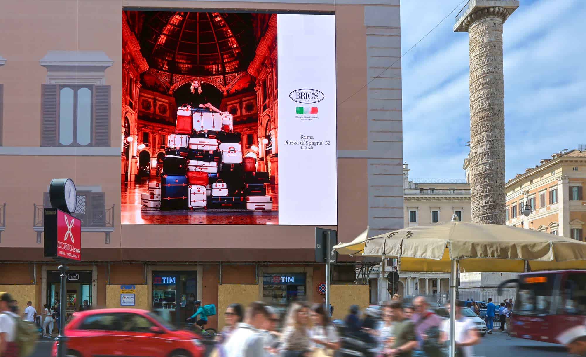 Maxi Affissione a Roma in Piazza Colonna con Bric's (Design)