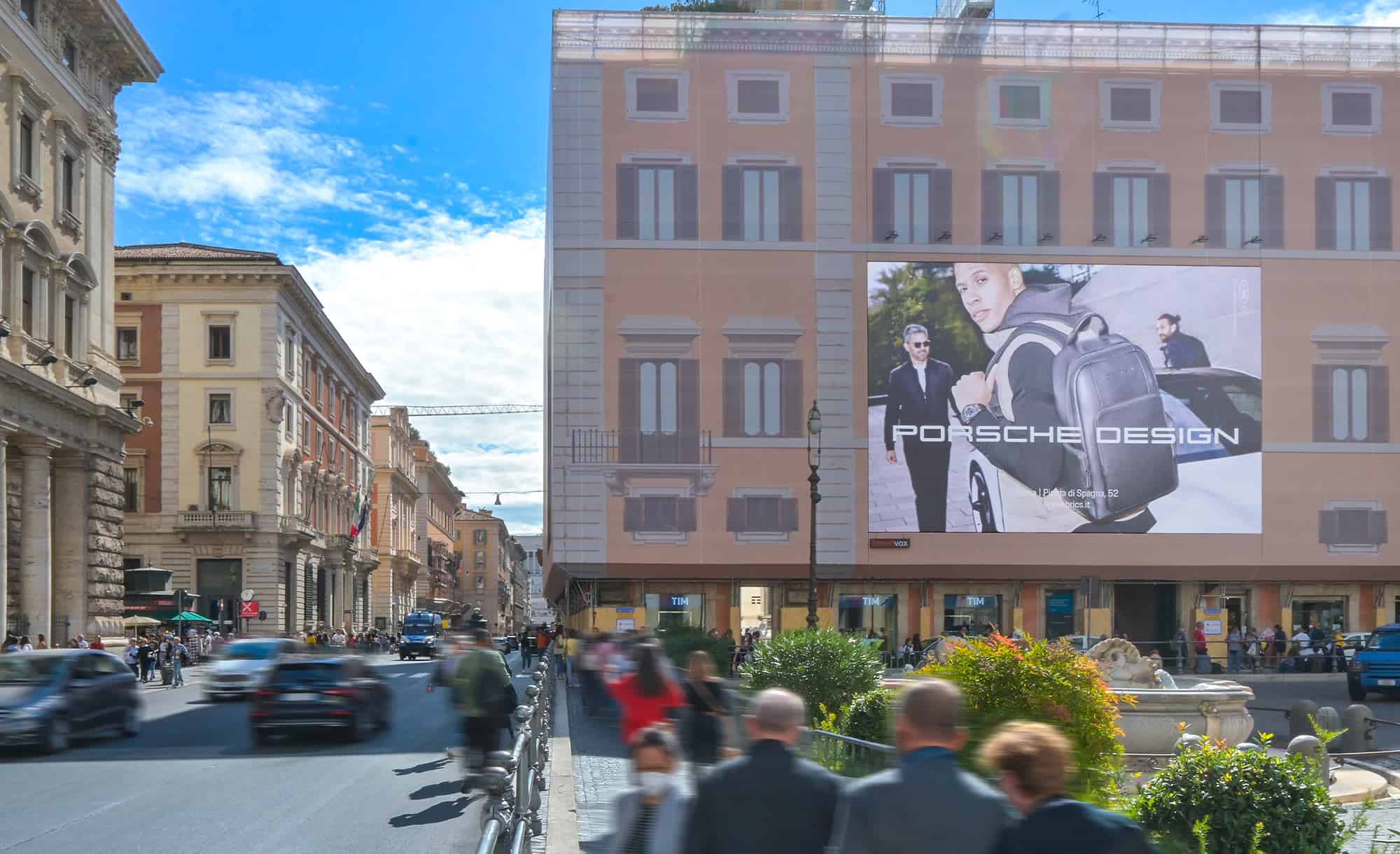 Maxi Affissione a Roma in Piazza Colonna con Porsche (Automotive)