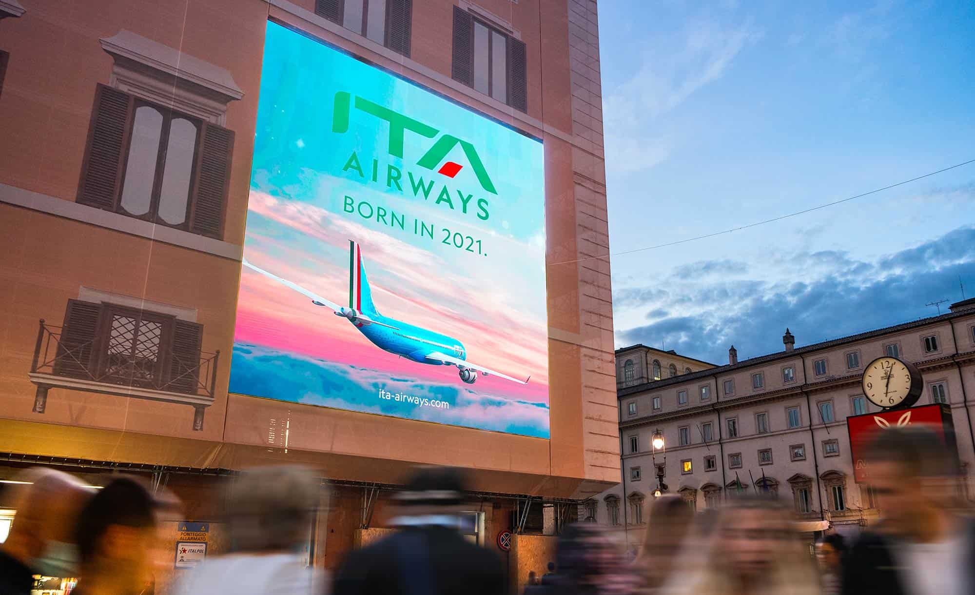 Maxi Affissione a Roma in Piazza Colonna con ITA (Travel)