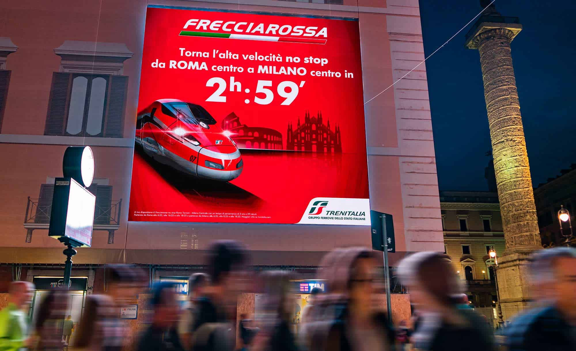Maxi Affissione a Roma in Piazza Colonna con Trenitalia (Travel)