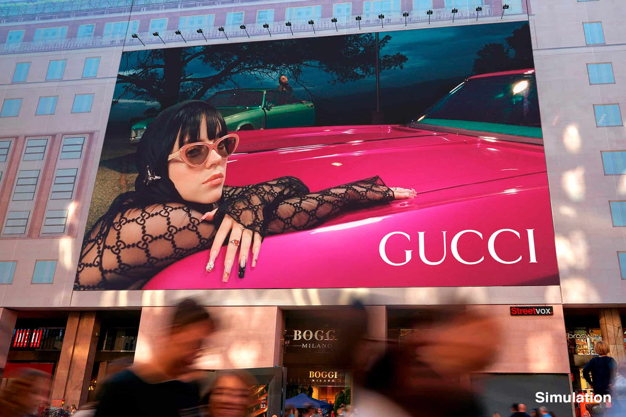 Maxi Affissione a Milano in Piazza San Babila 3 con Gucci (Luxury)