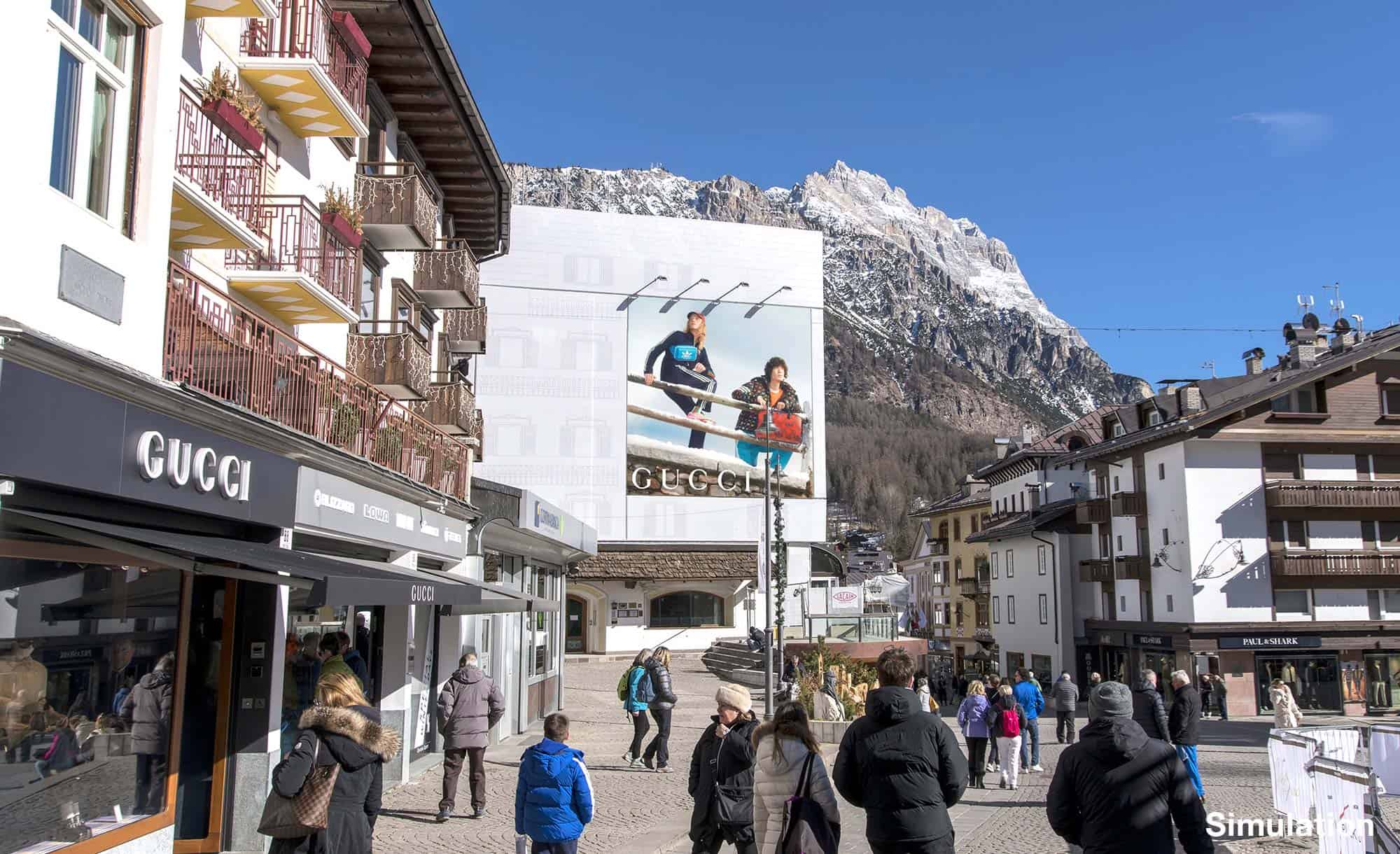 billboard Cortina with Gucci (fashion)